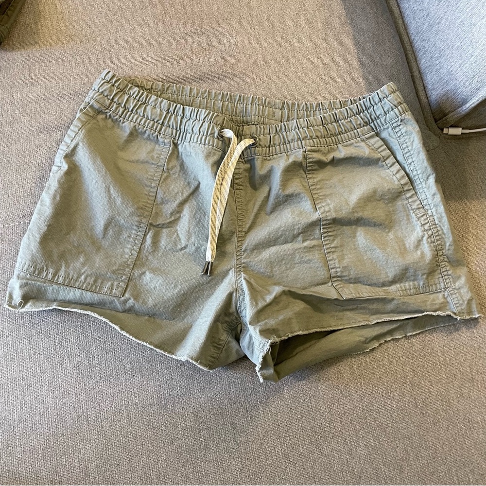 Vuori Vintage Ripstop Shorts size M in Eucalyptus